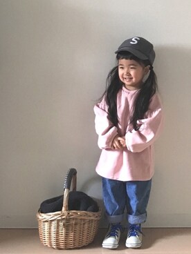 「アイテム（かごバッグ、ブラック系）」を使った、Neneneさん（キッズ・90cm）の春コーディネート
