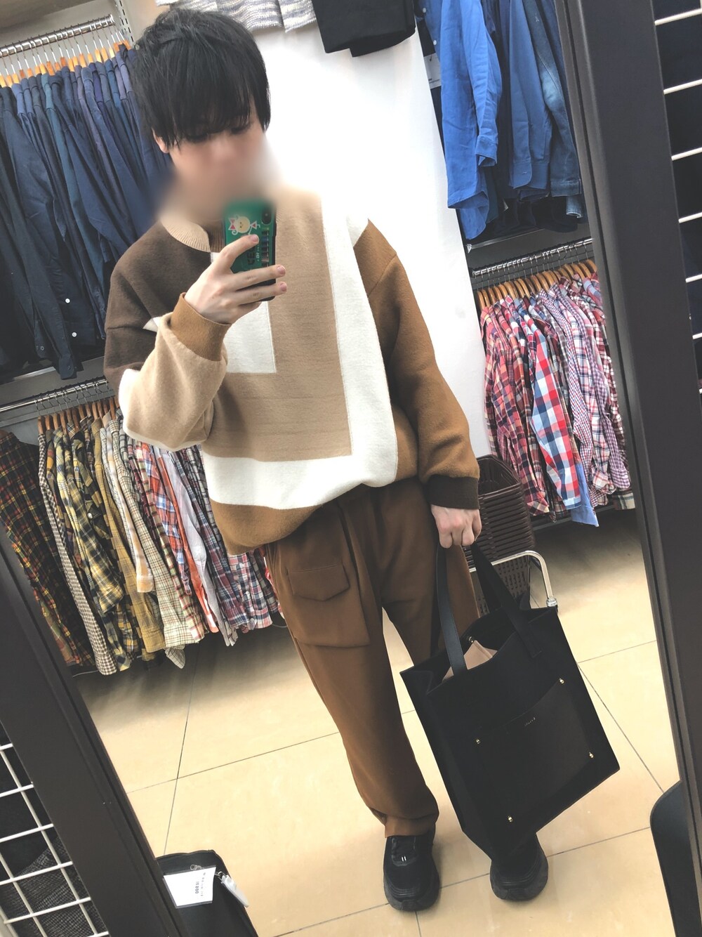 「ドメスティックブランド、ワントーンコーデ、ブラウンコーデ、ベージュコーデ、古着、原宿、おしゃれさんと繋がりたい、スニーカーコーデ、オーバーサイズ、ビッグシルエット」｜「CULLNIの2019秋冬　カラーブロックニット（ニット/セーター、ブラウン系）」を使った、りよーう)さん（メンズ・172cm）の春コーディネートの1枚目の写真