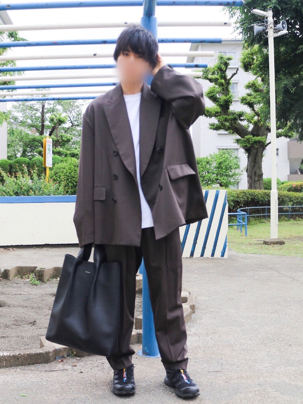 「相互フォロー、ビッグシルエット、おしゃれさんと繋がりたい、セットアップ、セットアップスタイル、オトナカジュアル、キレイめ、Tシャツ、春夏コーデ、ワントーンコーデ」｜「steinのアイテム（テーラードジャケット、ブラウン系）」を使った、りよーう)さん（メンズ・172cm）の春コーディネートの1枚目の写真