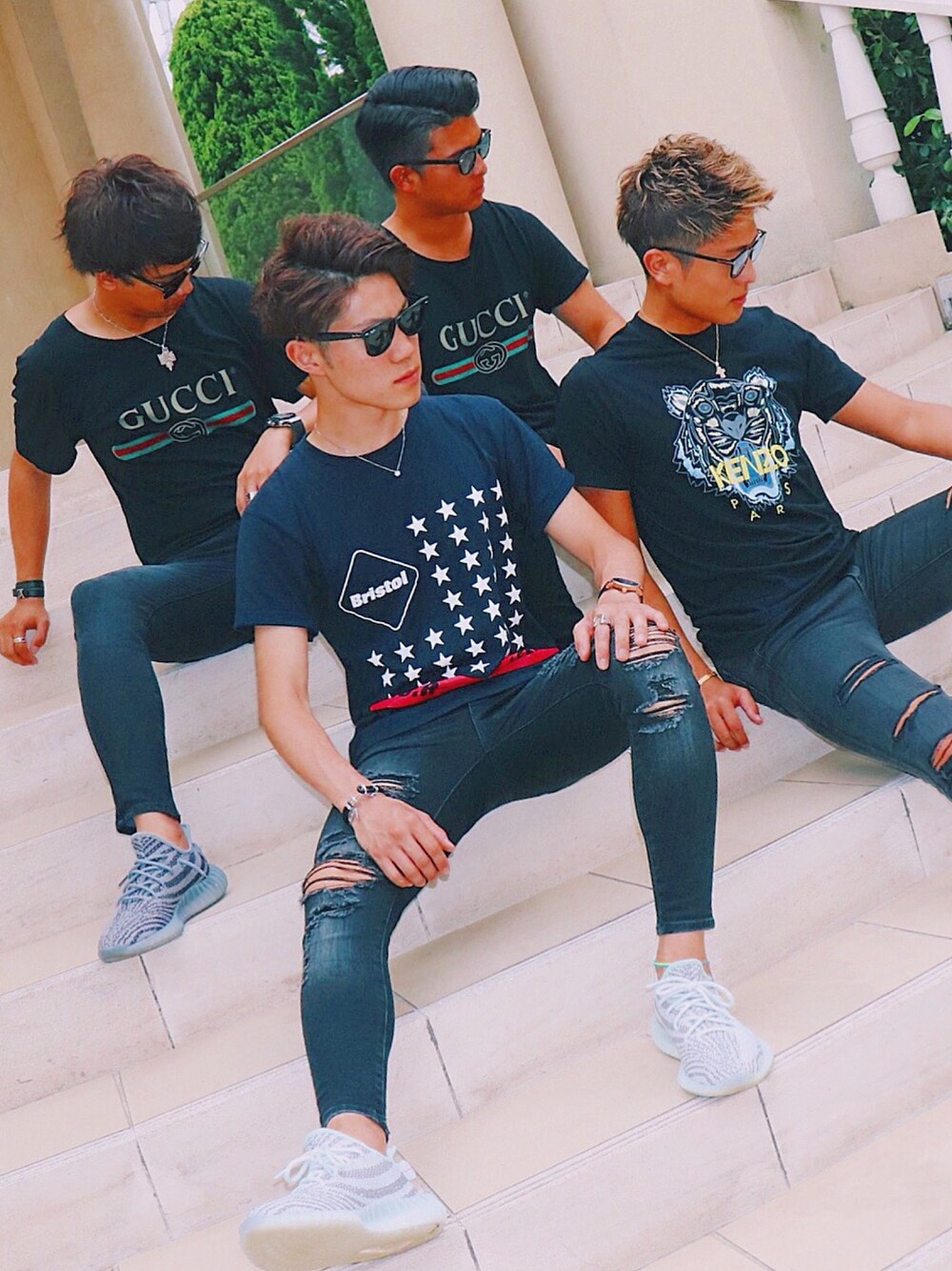 「シンプルコーデ、イージーブースト、アメリカンイーグル、グッチ、KENZO、adidas、FCRB」｜「F.C.Real Bristolの37 STAR TEE（Tシャツ/カットソー、ブルー系）」を使った、こーきさん（メンズ・178cm）の夏コーディネートの1枚目の写真