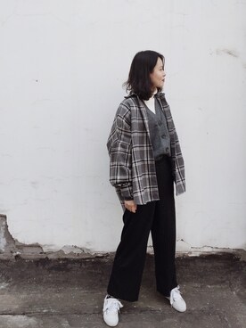 「UNIQLO（ユニクロ）のアイテム（チノパンツ、ブラック系）」を使った、悦小捶さん（レディース・168cm）の冬コーディネート