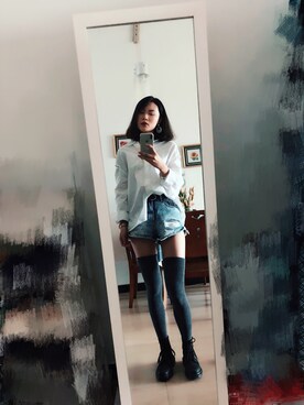 「UNIQLO（ユニクロ）のアイテム（シャツ/ブラウス、ホワイト系）」を使った、悦小捶さん（レディース・168cm）の秋コーディネート