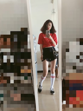 「FILA（フィラ）のアイテム（Tシャツ/カットソー、レッド系）」を使った、悦小捶さん（レディース・168cm）の夏コーディネート
