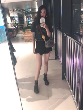「Dr. Martens（ドクターマーチン）のアイテム（ブーツ、ブラック系）」を使った、悦小捶さん（レディース・168cm）の秋コーディネート