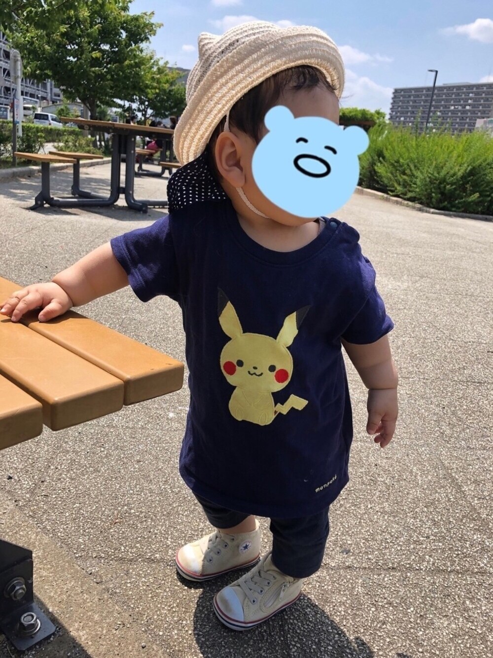 「キャラT、モノトーンコーデ、ハーフパンツ、UNIQLO、コンバース、カジュアルコーデ、０歳、プチプラ、オーバーサイズ、ビッグシルエット」｜「Birthdayのアイテム（ハット、ベージュ系）」を使った、とんすけさん（キッズ・70cm）の夏コーディネートの1枚目の写真