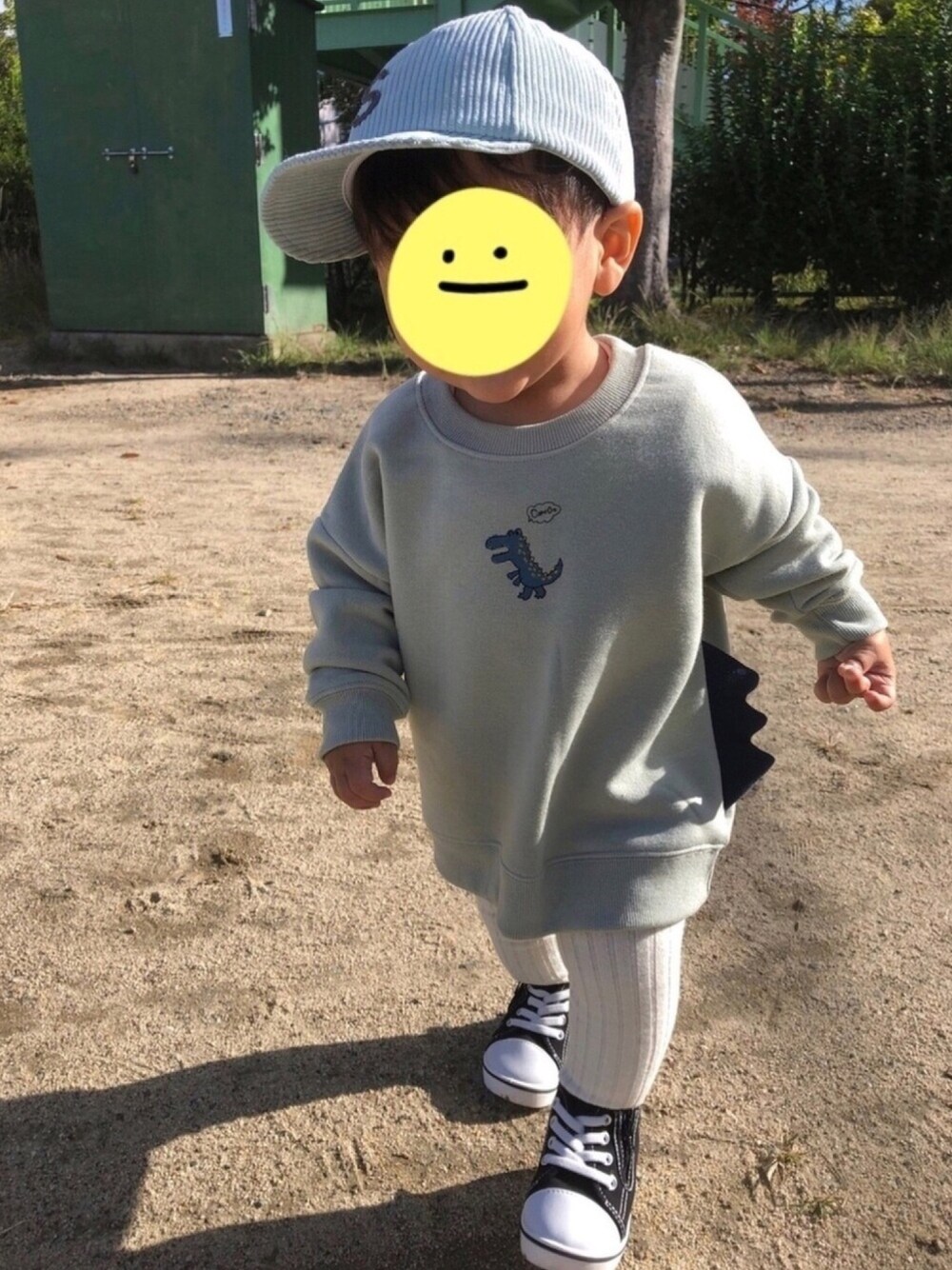 「ゆるコーデ、コーデュロイキャップ、ミントグリーン、レギンスパンツ、スパッツ、西松屋、プチプラ、ビッグシルエット、淡色コーデ、スウェット」｜「Babiesrusのアイテム（キャップ、ブルー系）」を使った、とんすけさん（キッズ・80cm）の秋コーディネートの1枚目の写真
