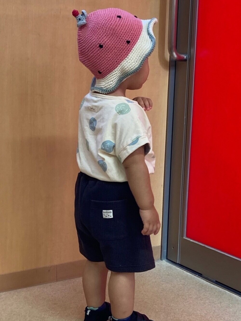 「プチプラ、男の子、しまむら、1歳、Tシャツ、ドット、むぎわら帽子、ハット、スイカ、ねずみ」｜「しまむらのアイテム（Tシャツ/カットソー、ホワイト系）」を使った、とんすけさん（キッズ・80cm）の夏コーディネートの1枚目の写真