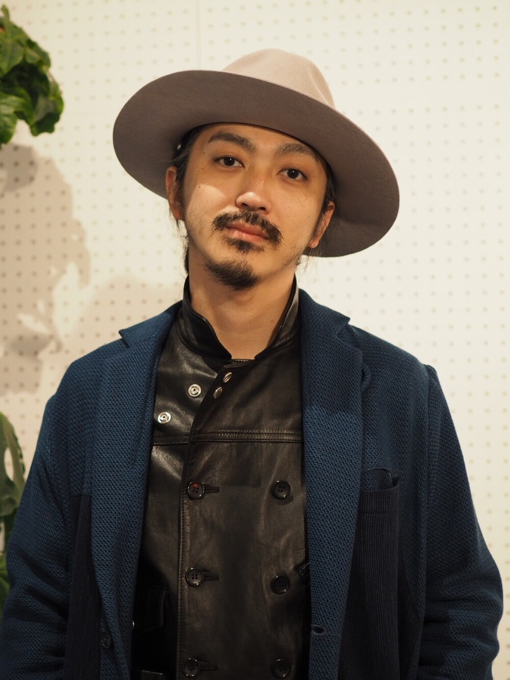 WHIZLIMITEDのチェスターコートを使った人気ファッション