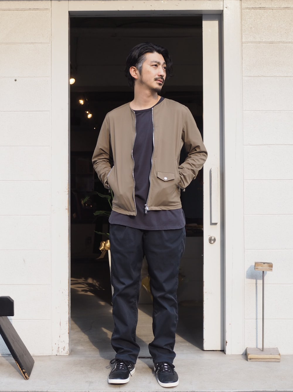 nonnativeのノーカラージャケットを使った人気ファッション