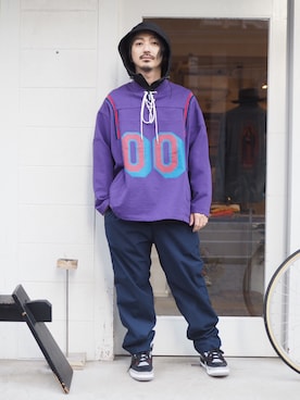「ナイロンパーカー」｜「アイテム（チノパンツ）」を使った、権藤裕輝さん（メンズ・170cm）の春コーディネート