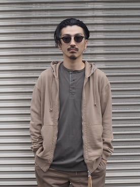 「nonnative（ノンネイティブ）のアイテム（トップス）」を使った、権藤裕輝さん（メンズ・170cm）の春コーディネート
