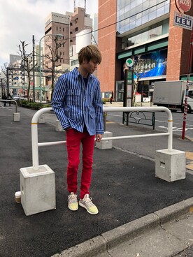 「アイテム（デニムパンツ、レッド系）」を使った、Katagiriさん（メンズ・173cm）の春コーディネート