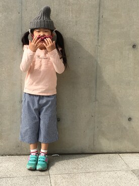 「カラースニーカー」｜「アイテム（レッグウェア）」を使った、kanchaさん（キッズ・110cm）の春コーディネート