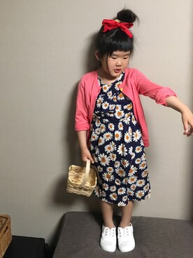 「ホワイトスニーカー」｜「アイテム（ワンピース/ドレス）」を使った、kanchaさん（キッズ・110cm）の春コーディネート