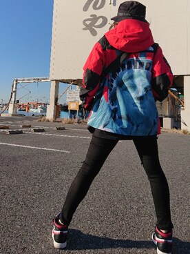 Supreme シュプリーム のマウンテンパーカー レッド系 を使ったレディース人気ファッションコーディネート Wear