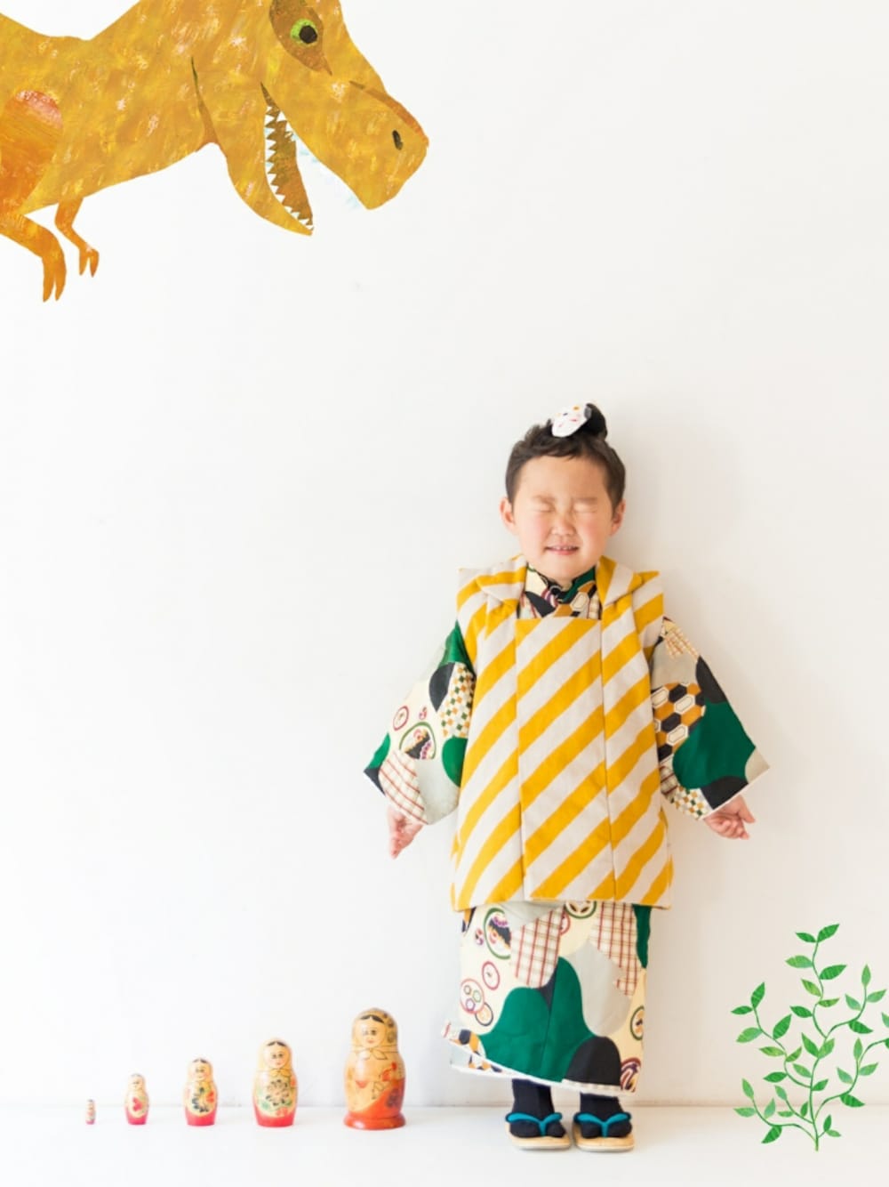 グリーン系の水着/着物・浴衣を着用したキッズの冬コーディネートの1枚目の写真