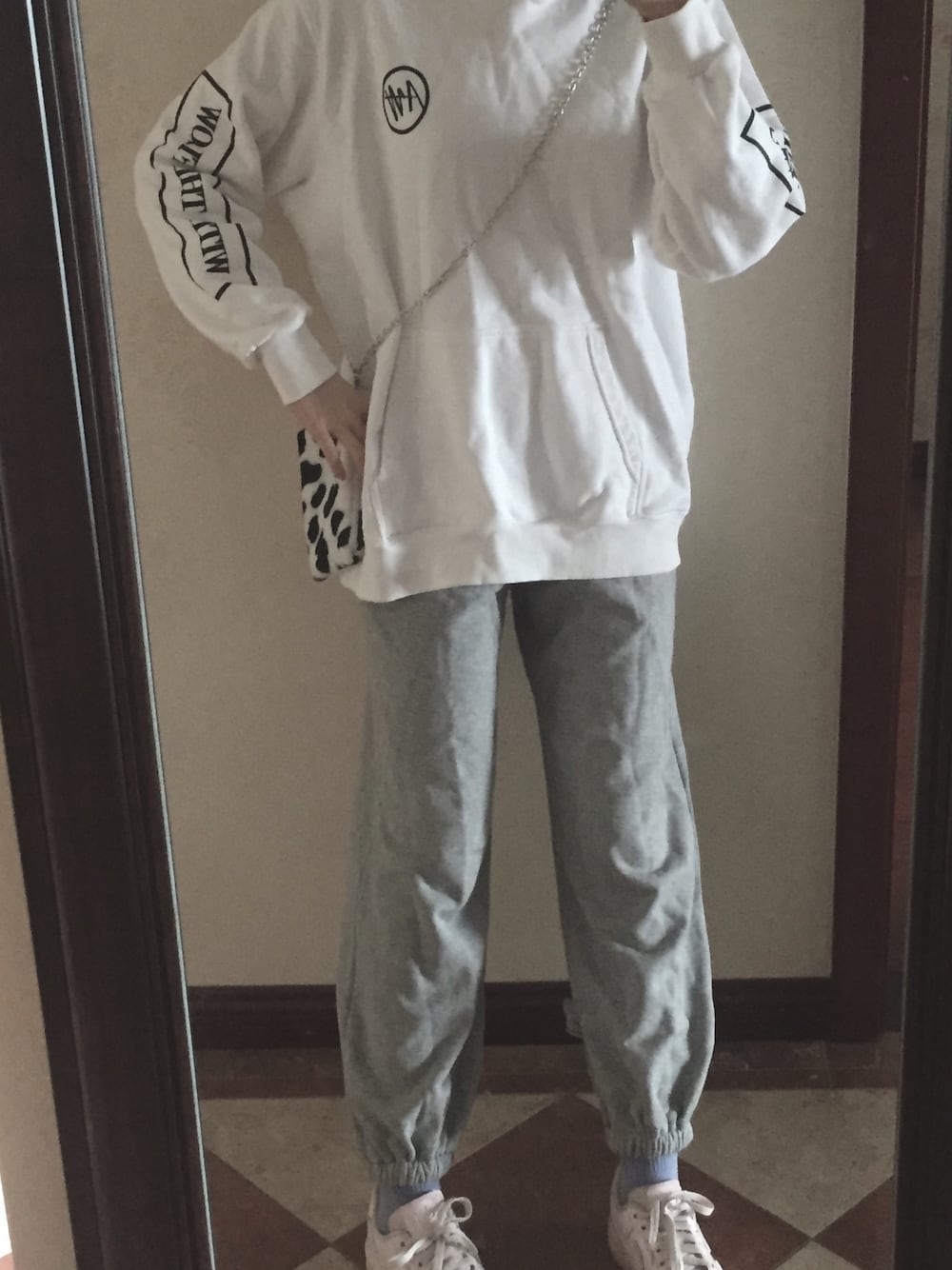 「NIKEのアイテム（アクセサリー、ピンク系）」を使った、Aickさん（レディース・165cm）の春コーディネートの1枚目の写真