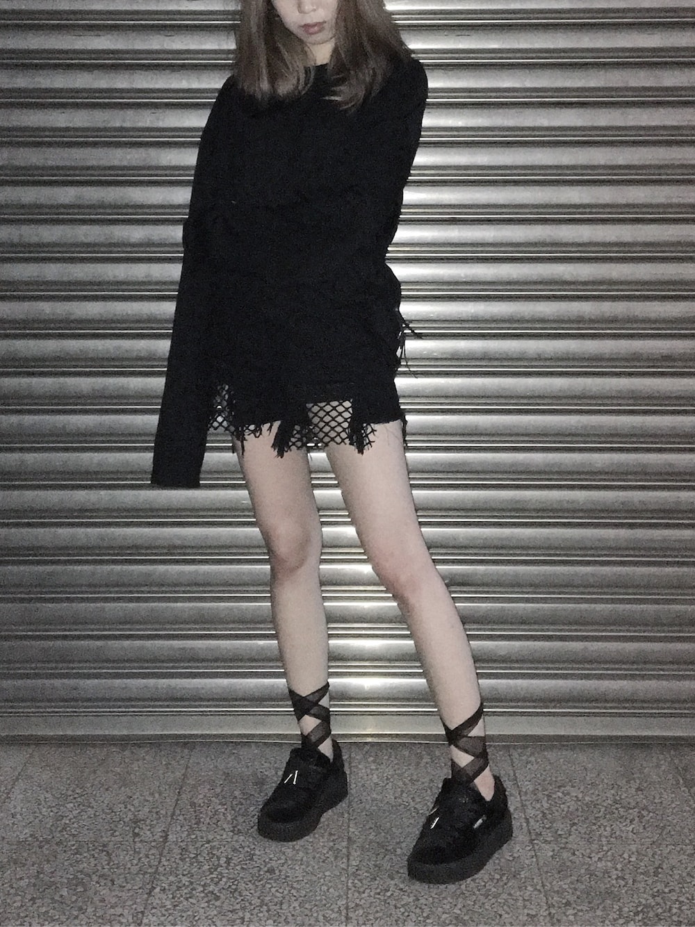 「ALL BLACK、loveordare、ootd、outfit、PUMA、puma by rhianna」｜「PUMAのアイテム（スニーカー、ブラック系）」を使った、姚依薰さん（レディース・160cm）の春コーディネートの1枚目の写真