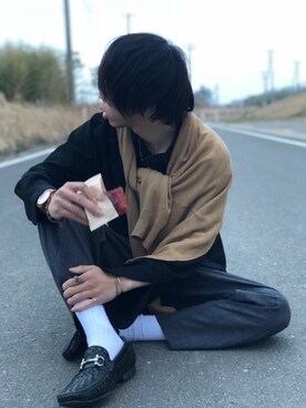 カーディガン ボレロ ベージュ系 を使った 黒シャツ の人気ファッションコーディネート Wear
