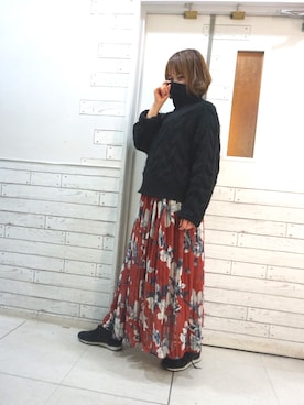 「GU（ジーユー）のアイテム（ニット/セーター、ブラック系）」を使った、takeyanさん（レディース・160cm）の冬コーディネート