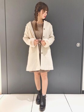 「ノーカラー」｜「アイテム（その他アウター）」を使った、マジェスティックレゴンソラリアプラザ店スタッフさん（レディース・163cm）の秋コーディネート