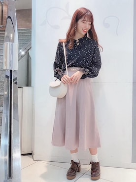 「MAJESTIC LEGON（マジェスティックレゴン）のタイニーハートブラウス（シャツ/ブラウス）」を使った、マジェスティックレゴンソラリアプラザ店スタッフさん（レディース・163cm）の春コーディネート