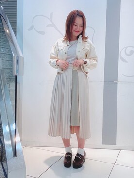 「プリーツ」｜「アイテム（デニムジャケット）」を使った、マジェスティックレゴンソラリアプラザ店スタッフさん（レディース・160cm）の春コーディネート