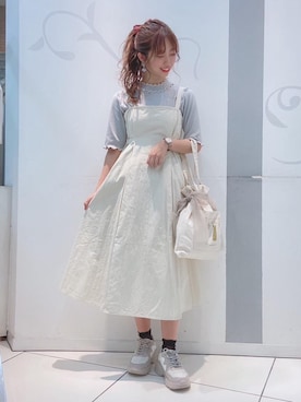 「カラースニーカー」｜「アイテム（Tシャツ/カットソー）」を使った、マジェスティックレゴンソラリアプラザ店スタッフさん（レディース・163cm）の夏コーディネート