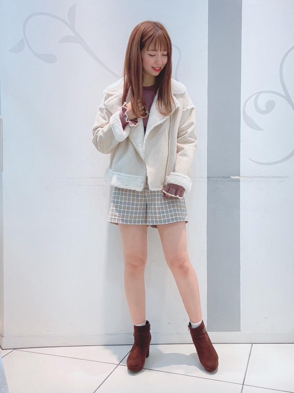 「ファー、トレンド、ライダース、チェック柄、フリル、レースアップ、ガーリー、MAJESTIC LEGON、マジェスティックレゴン、マジェスティックレゴン天神ソラリアプラザ店」｜「MAJESTIC LEGONのサイドビットブーツ（ブーツ、ブラウン系）」を使った、マジェスティックレゴンソラリアプラザ店スタッフさん（レディース・163cm）の冬コーディネートの1枚目の写真