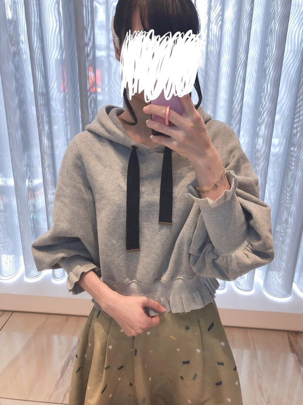 LILY BROWN（リリーブラウン）の「袖フリルデザイン裏毛トップス
