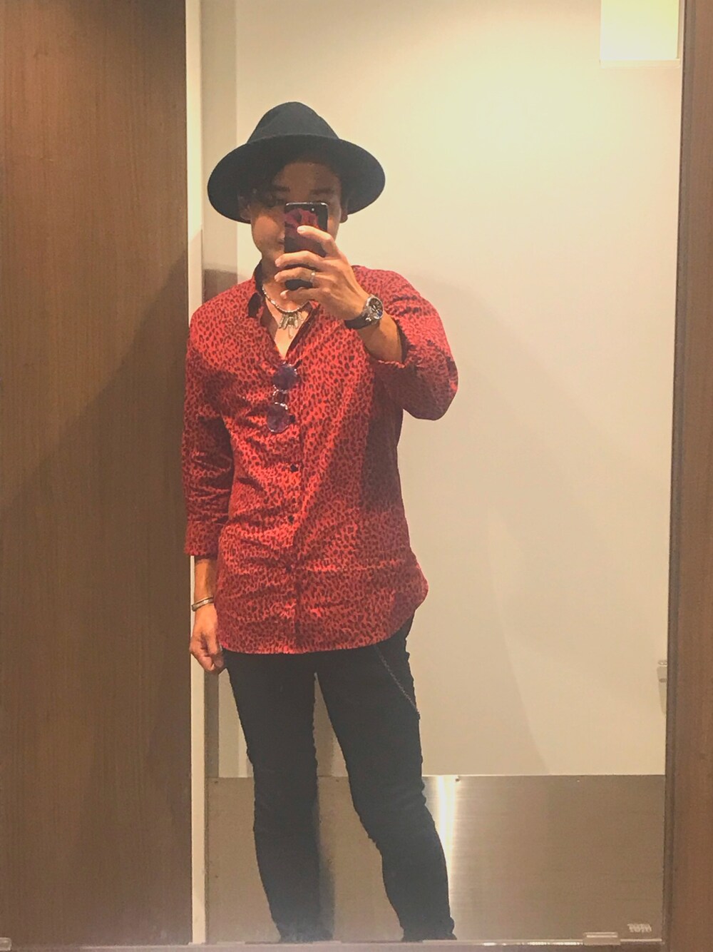 「Saint Laurent、baby cat、hedi slimane、サンローランパリ、ベイビーキャット、ロックテイスト、hat」｜「SAINT LAURENT PARISのアイテム（シャツ/ブラウス、レッド系）」を使った、カズエウエストさん（メンズ・171cm）の夏コーディネートの1枚目の写真