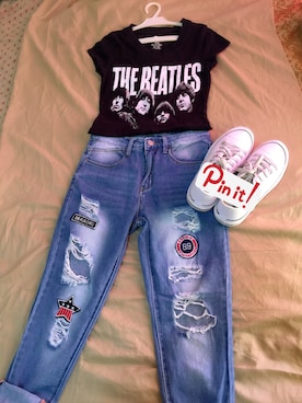 「The Beatles（ザビートルズ）のアイテム（Tシャツ/カットソー、ブラック系）」を使った、Coffee&Pink🎀さん（レディース）の冬コーディネート