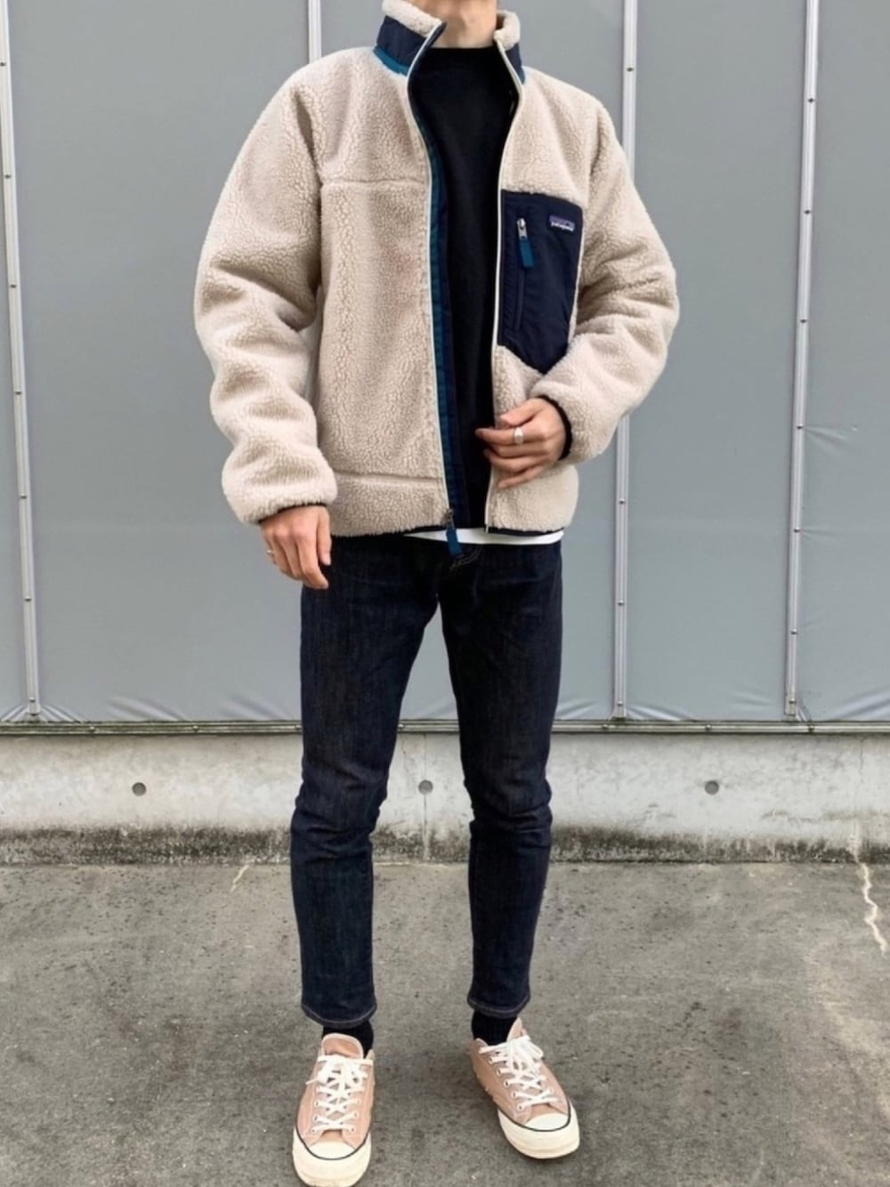 「ボアジャケット、ボアブルゾン、フリース、もこもこ、パタゴニア、レトロX、UNIQLO U、デニムパンツ、スキニーデニム、CT70s」｜「patagoniaのPatagonia / Classic Retro X Jacket▲（ブルゾン、ホワイト系）」を使った、Chiakiさん（メンズ・175cm）の冬コーディネートの1枚目の写真