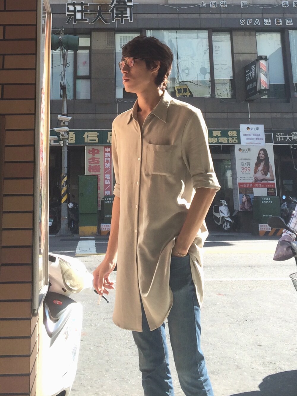 「ZARAのアイテム（シャツ/ブラウス、ベージュ系）」を使った、ilichuさん（メンズ・180cm）の冬コーディネートの1枚目の写真