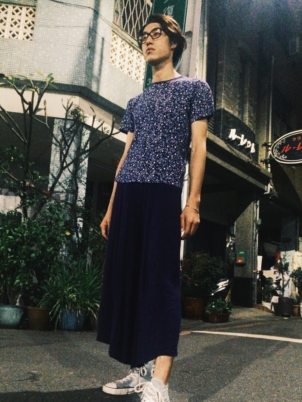 「mingのアイテム（チノパンツ、ブルー系）」を使った、ilichuさん（メンズ・185cm）の春コーディネートの1枚目の写真