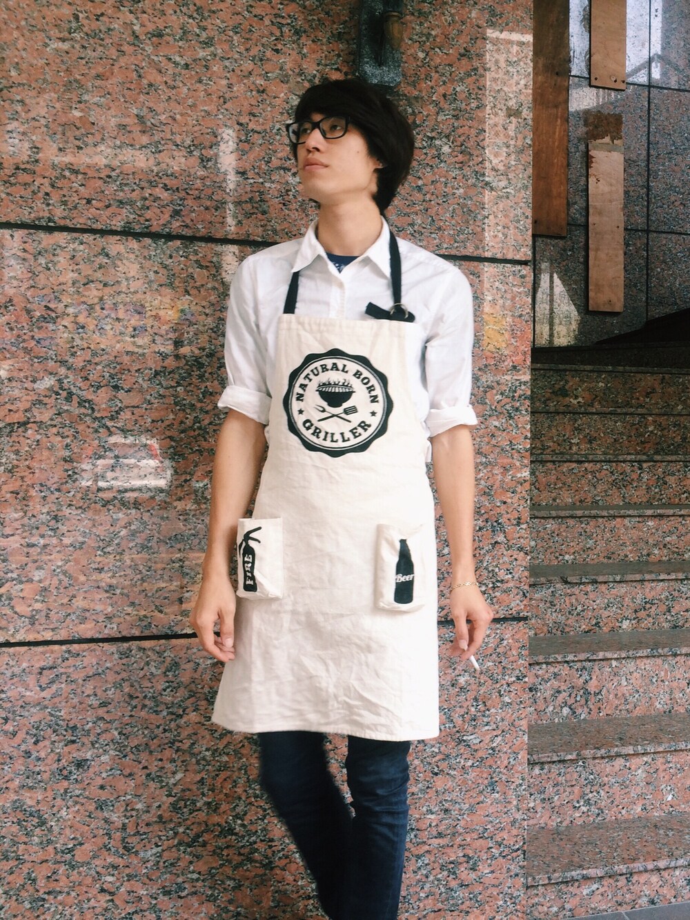 「亞小姐飲食文化」｜「梨花のアイテム（エプロン、ベージュ系）」を使った、ilichuさん（メンズ・185cm）の春コーディネートの1枚目の写真