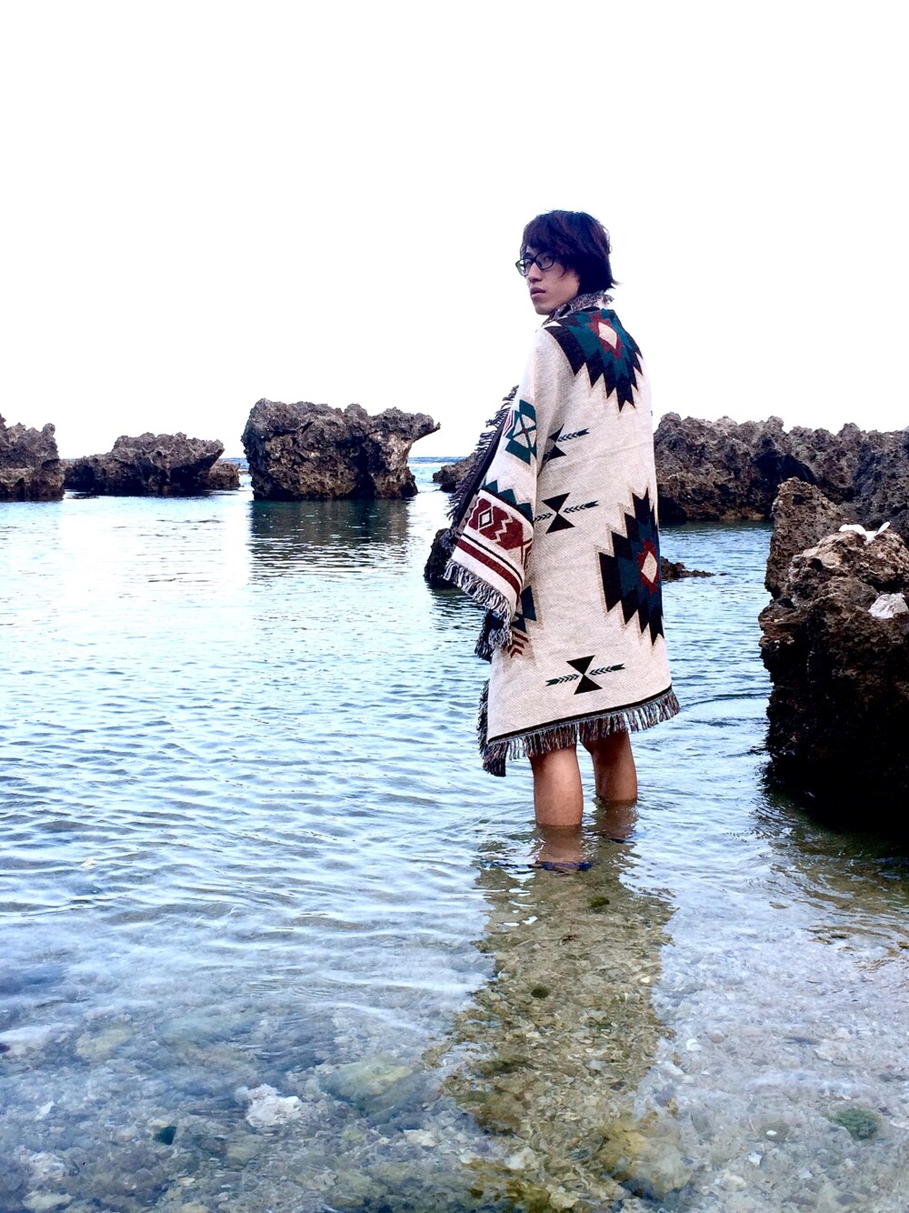 「Kenting、OCEANS、blue life」｜「saibabaのアイテム（ストール/ショール、その他）」を使った、ilichuさん（メンズ・185cm）の春コーディネートの1枚目の写真