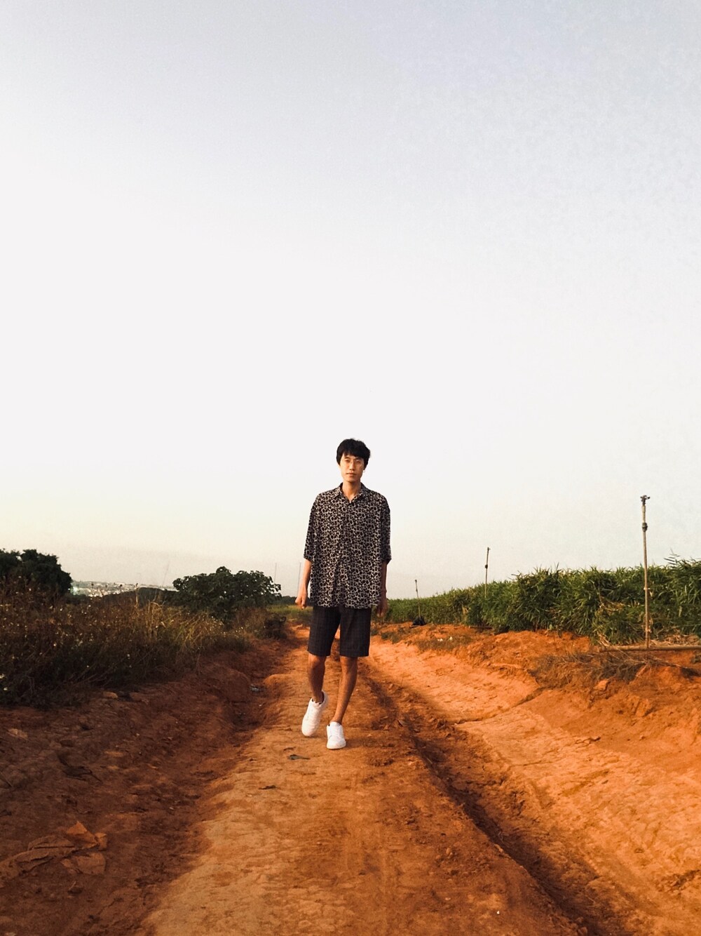 「PUMAのアイテム（スニーカー、ホワイト系）」を使った、ilichuさん（メンズ・185cm）の秋コーディネートの1枚目の写真