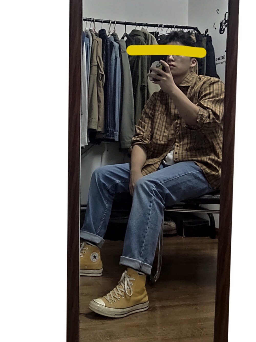 「Levi'sのアイテム（デニムパンツ、ブルー系）」を使った、地球球长-赵真慈さん（メンズ・175cm）の秋コーディネートの1枚目の写真