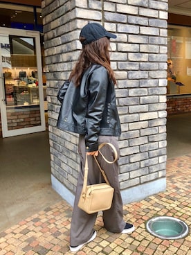 「寒い」｜「アイテム（ライダースジャケット）」を使った、しずさん（レディース・156cm）の春コーディネート