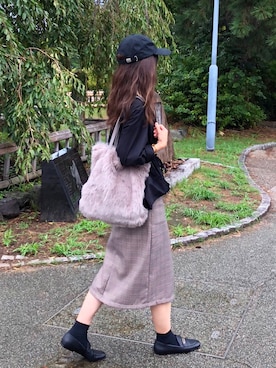 「CHARLES & KEITH（チャールズ & キース）のメタルディテールペニーローファー / METALLIC DETAIL PENNY LOAFERS（ローファー）」を使った、しずさん（レディース・156cm）の秋コーディネート