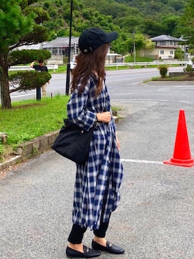 「CHARLES & KEITH（チャールズ & キース）のメタルディテールペニーローファー / METALLIC DETAIL PENNY LOAFERS（ローファー）」を使った、しずさん（レディース・156cm）の秋コーディネート