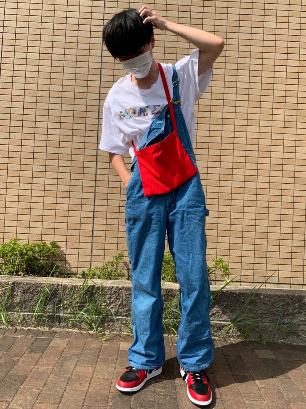 「ディズニー、ディズニーコーデ、秋コーデ、秋のコーデ、スタッフセンバツ、休日スタイル、オーバーオール、オーバーサイズ、いいね、save、フォローお願いします🤑、プチプラコーデ」｜「UNIQLOのアイテム（Tシャツ/カットソー、ホワイト系）」を使った、みょちゃさん（メンズ・178cm）の秋コーディネートの1枚目の写真