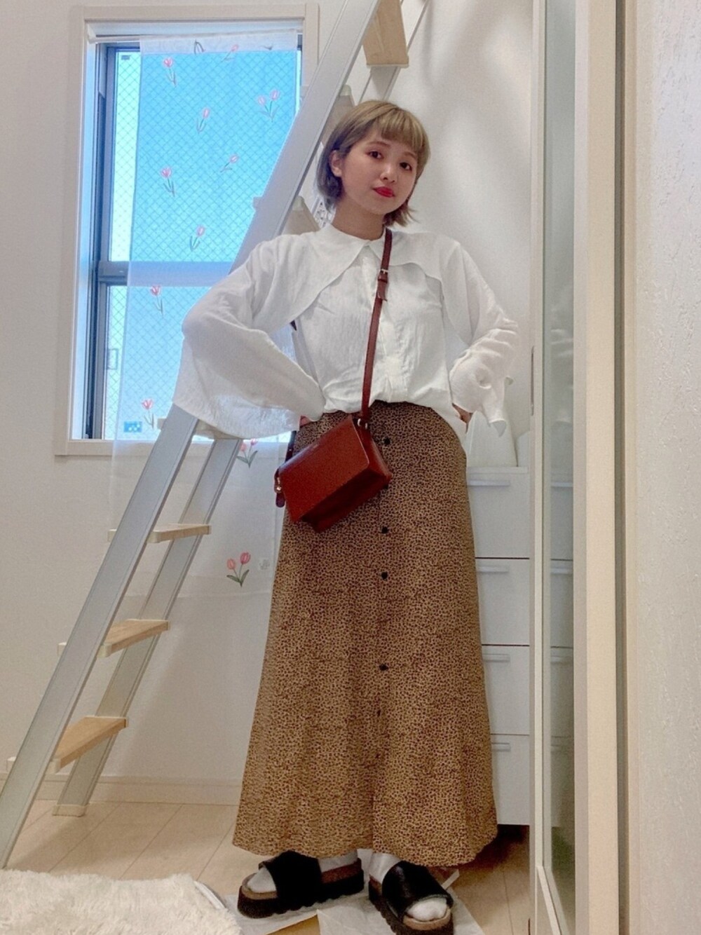 「夏コーデ、ブラウス、レオパード、ロングスカート、ひょう柄、ダルメシアン柄、ドット、襟付きトップス、つけ襟、柄スカート」｜「A.P.C.のSAC ELLA MINI　20A（ショルダーバッグ、ブラウン系）」を使った、ミミさん（レディース・153cm）の夏コーディネートの1枚目の写真