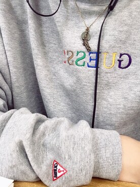 「FREAK'S STORE（フリークスストア）のWEB限定 Guess/ゲス 別注スーパービッグシルエット マルチカラー ロゴ刺繍 クルーネックスウェット（スウェット、グレー系）」を使った、ともきさん（メンズ・172cm）の冬コーディネート