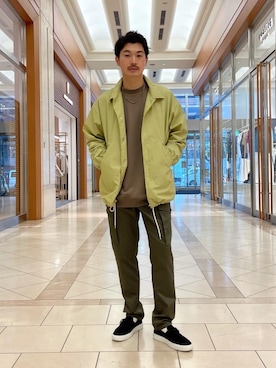 「Tシャツ/カットソー」｜「アイテム（その他アウター）」を使った、瀧井 活大さん（メンズ・173cm）の秋コーディネート