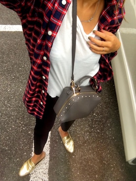 「アイテム（スリッポン、ゴールド系）」を使った、chimiさん（レディース・153cm）の春コーディネート