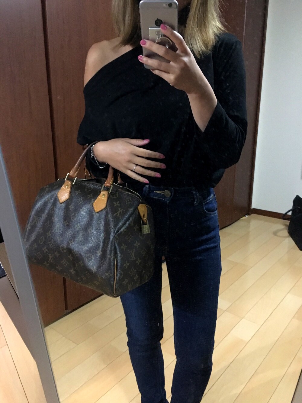 「シンプル、パンツスタイル、ハイウエスト、LEE、デニム、オフショル、ゆるコーデ、プチプラ、ヴィトンバッグ、ootd」｜「riendaのLee HIGH SKINNY（デニムパンツ、ブルー系）」を使った、chimiさん（レディース・153cm）の春コーディネートの1枚目の写真