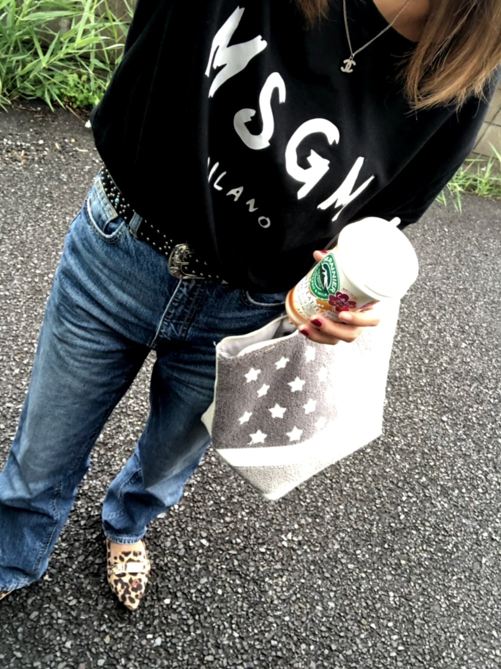 「秋服準備はじめました、シンプル、秋コーデ、プチプラ、ハイウエスト、ハイウエストストレートジーンズ、ジーユー、低身長、秋色、レオパード」｜「MSGMのロゴプリントTシャツ / MSGM（Tシャツ/カットソー、ブラック系）」を使った、chimiさん（レディース・153cm）の秋コーディネートの1枚目の写真