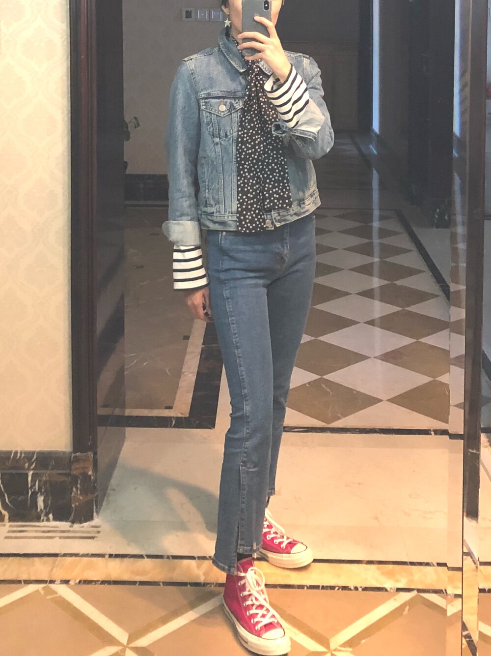 「Levi'sのアイテム（デニムジャケット、ブルー系）」を使った、ray1234さん（レディース・165cm）の秋コーディネートの1枚目の写真